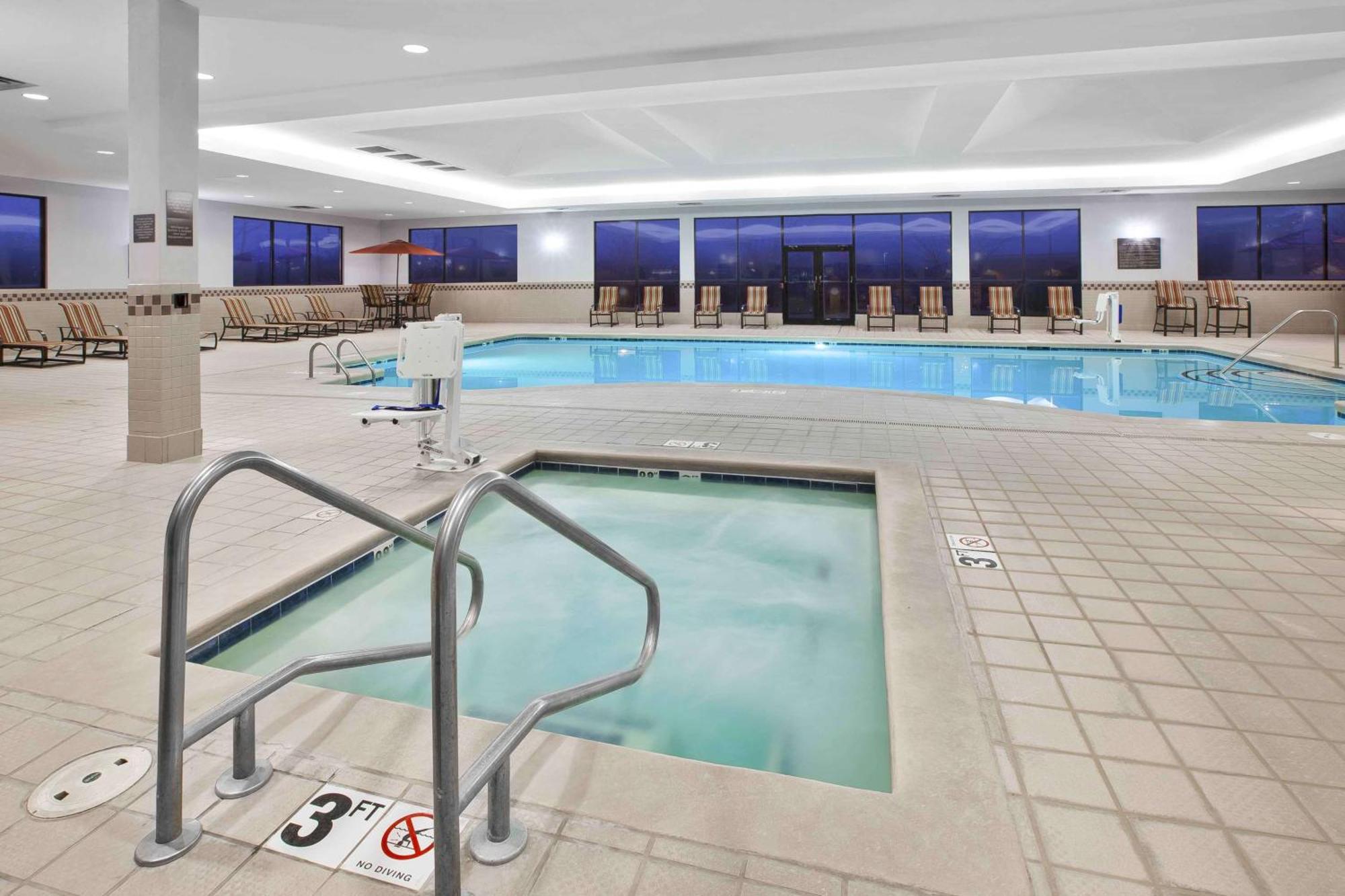 Hampton Inn Toledo-South/Maumee Exterior photo