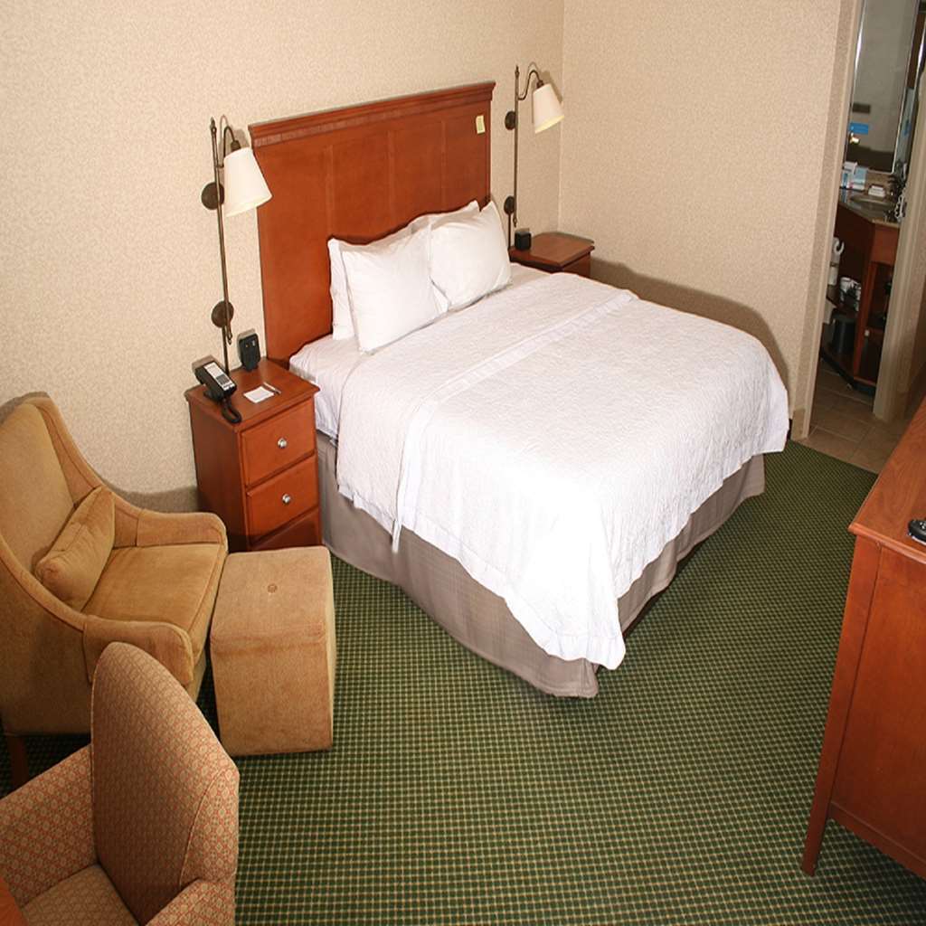 Hampton Inn Toledo-South/Maumee Room photo